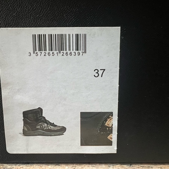 Chanel leather and tweed boots - Picture 6 of 9